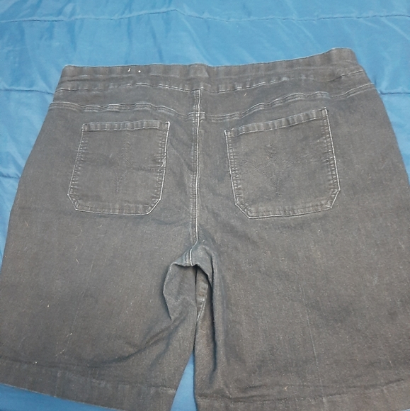 Jean shorts - Picture 2 of 3